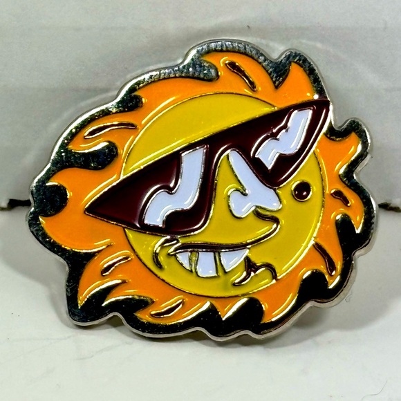 💕2/$20💕 Retro Smiling Sun Sunglasses Pin - Picture 5 of 5